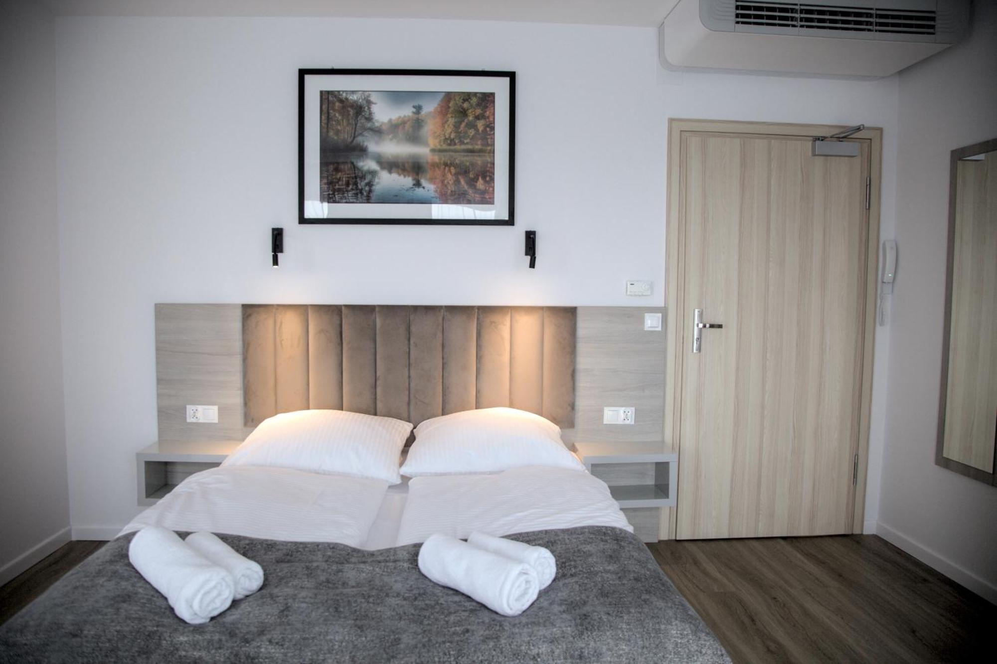 Hotel I Apartamenty Gorzelanny จวีร์ซีโน ภายนอก รูปภาพ