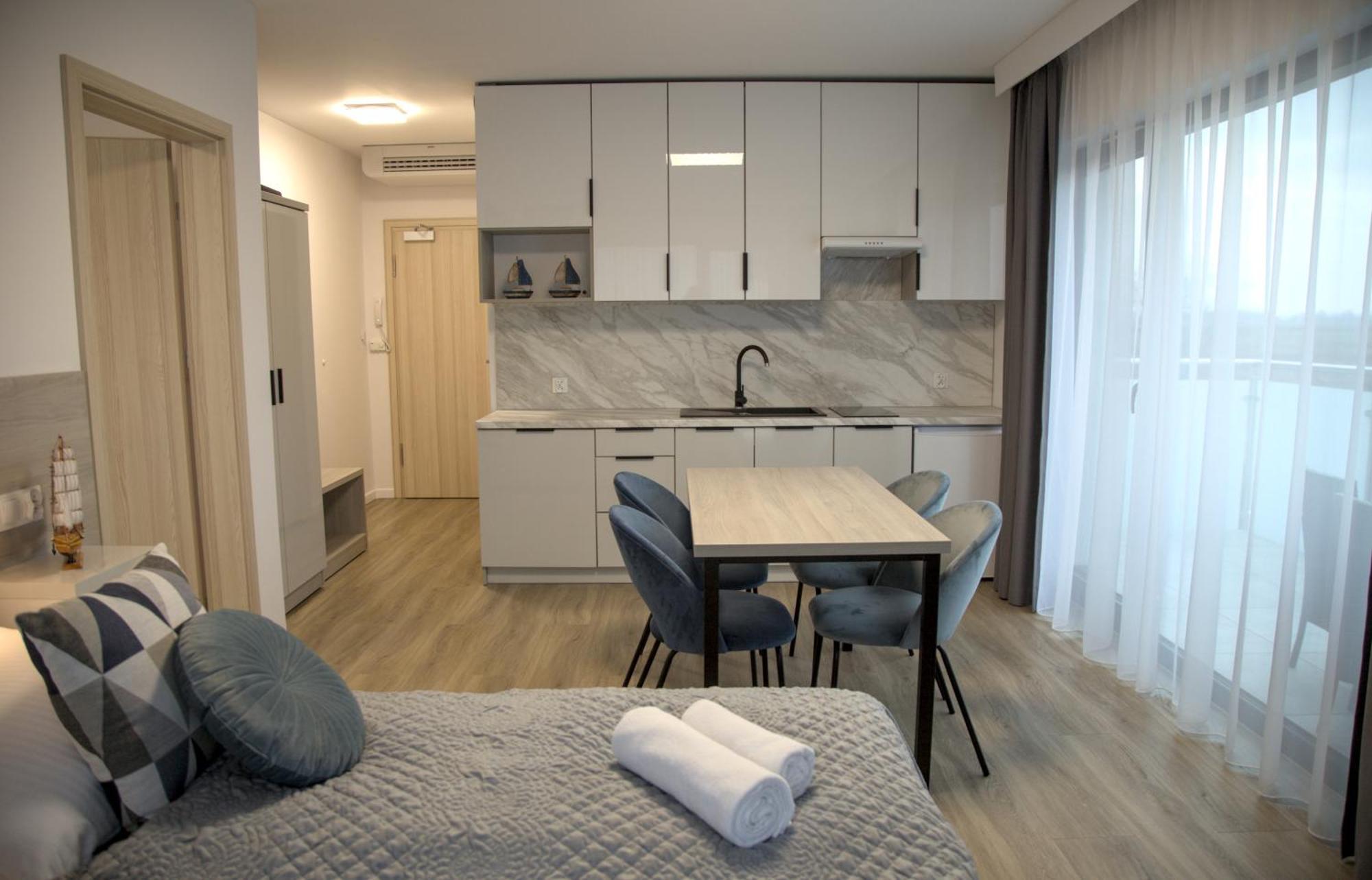 Hotel I Apartamenty Gorzelanny จวีร์ซีโน ภายนอก รูปภาพ
